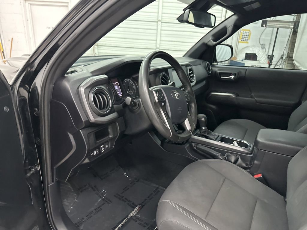 Used 2019 Toyota Tacoma TRD Sport w/ Technology Package image 10