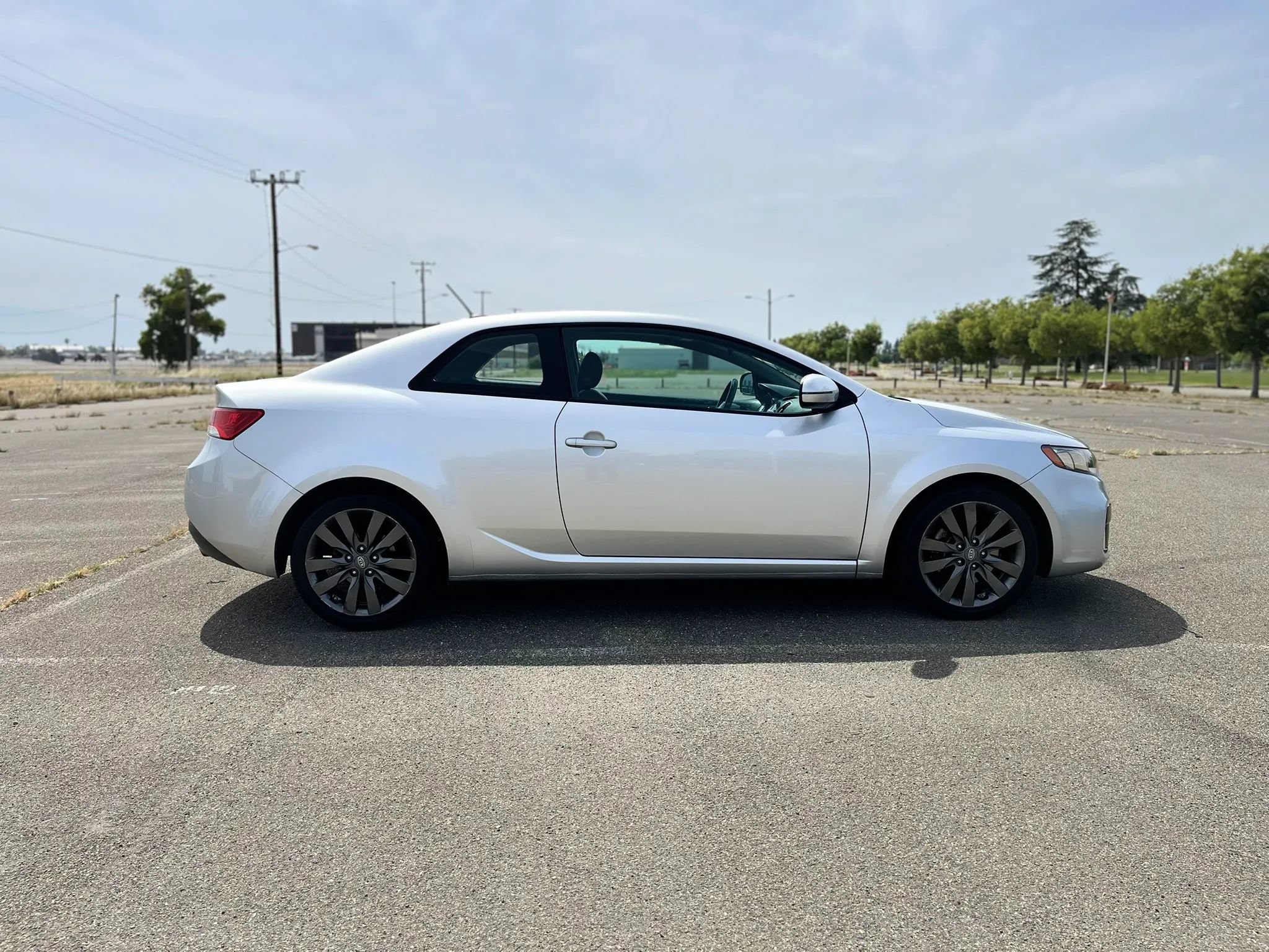 Used 2012 Kia Forte Koup SX FWD image 4