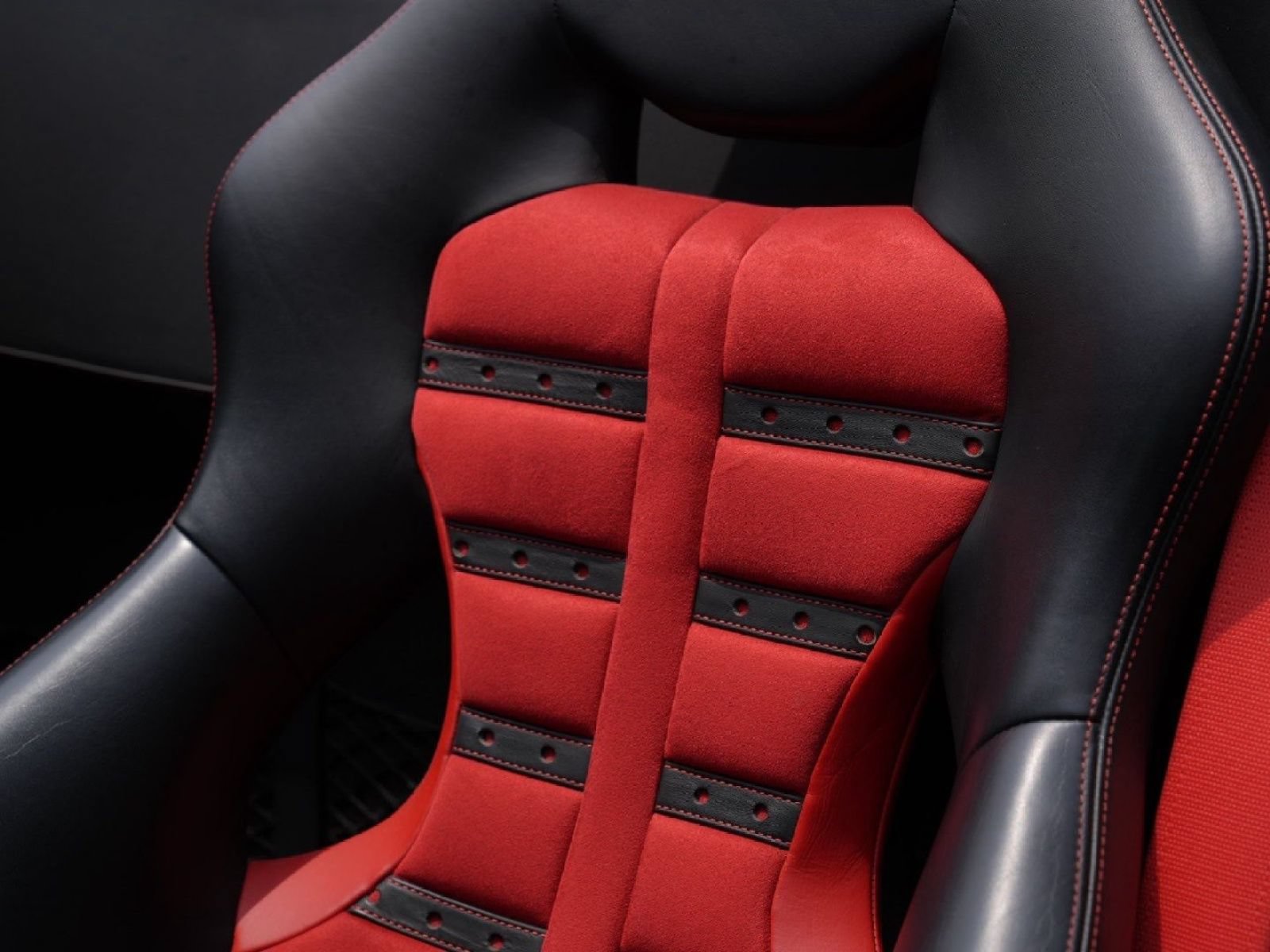 Used 2019 Ferrari 488 Spider RWD image 16