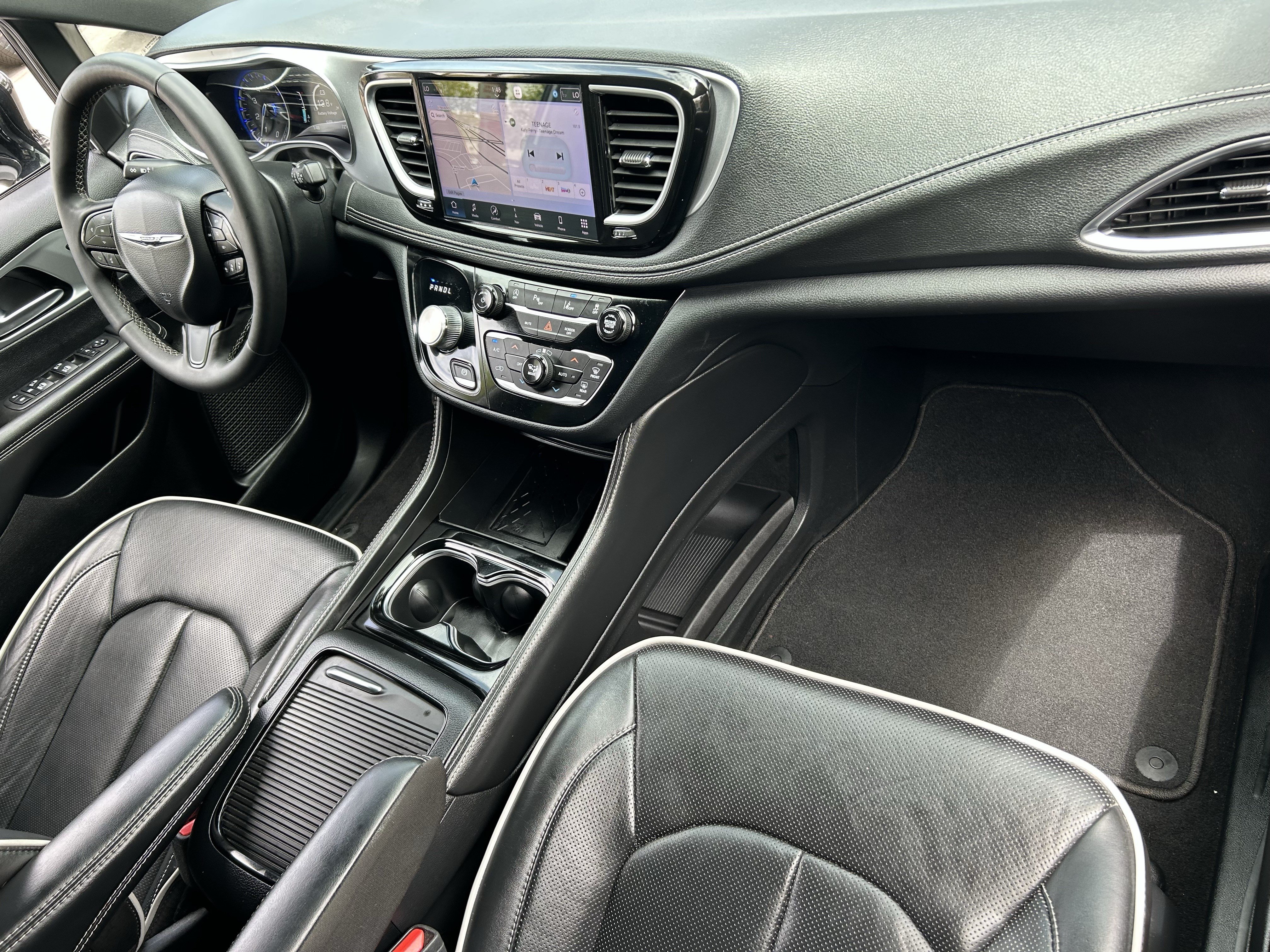 Used 2025 Chrysler Pacifica Limited FWD image 10
