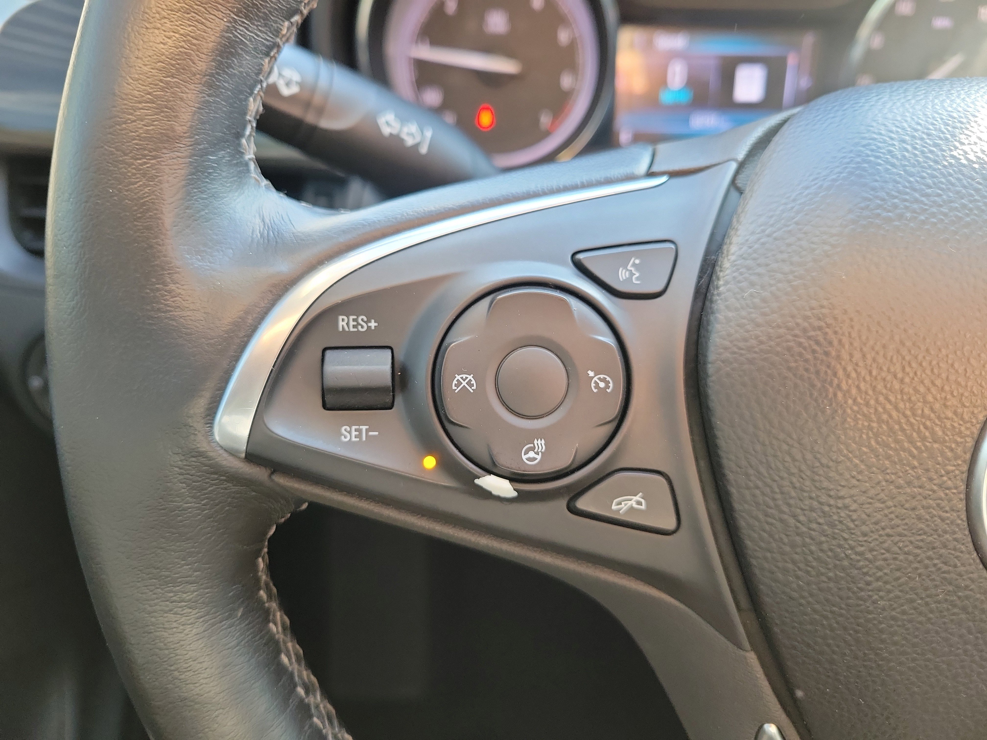 Used 2020 Buick Envision Essence image 28