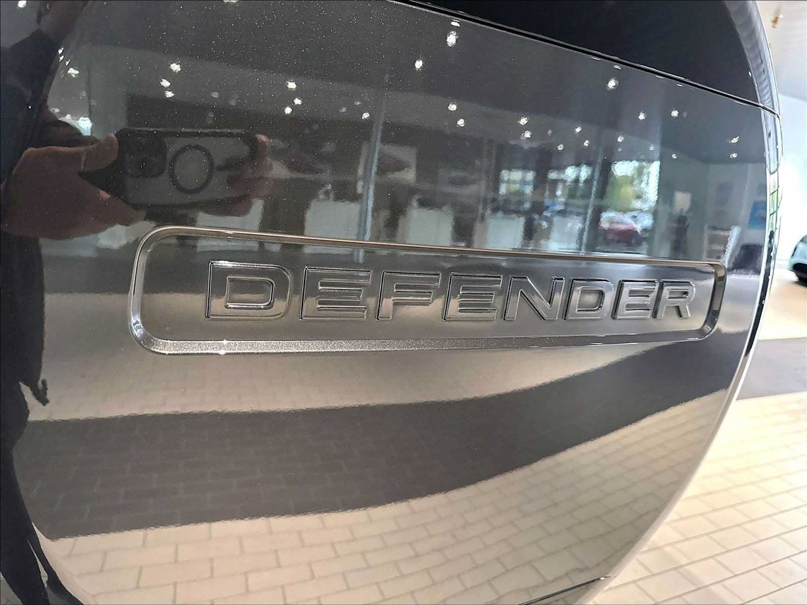 Used 2024 Land Rover Defender 130 X-Dynamic SE AWD/4WD image 38