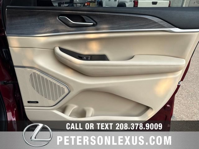 Used 2023 Jeep Grand Cherokee L Limited w/ Luxury Tech Group II AWD/4WD image 12