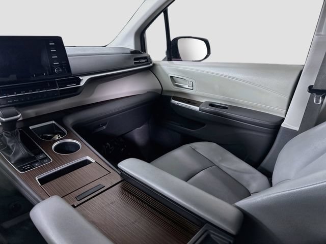Certified 2022 Toyota Sienna XLE FWD image 25