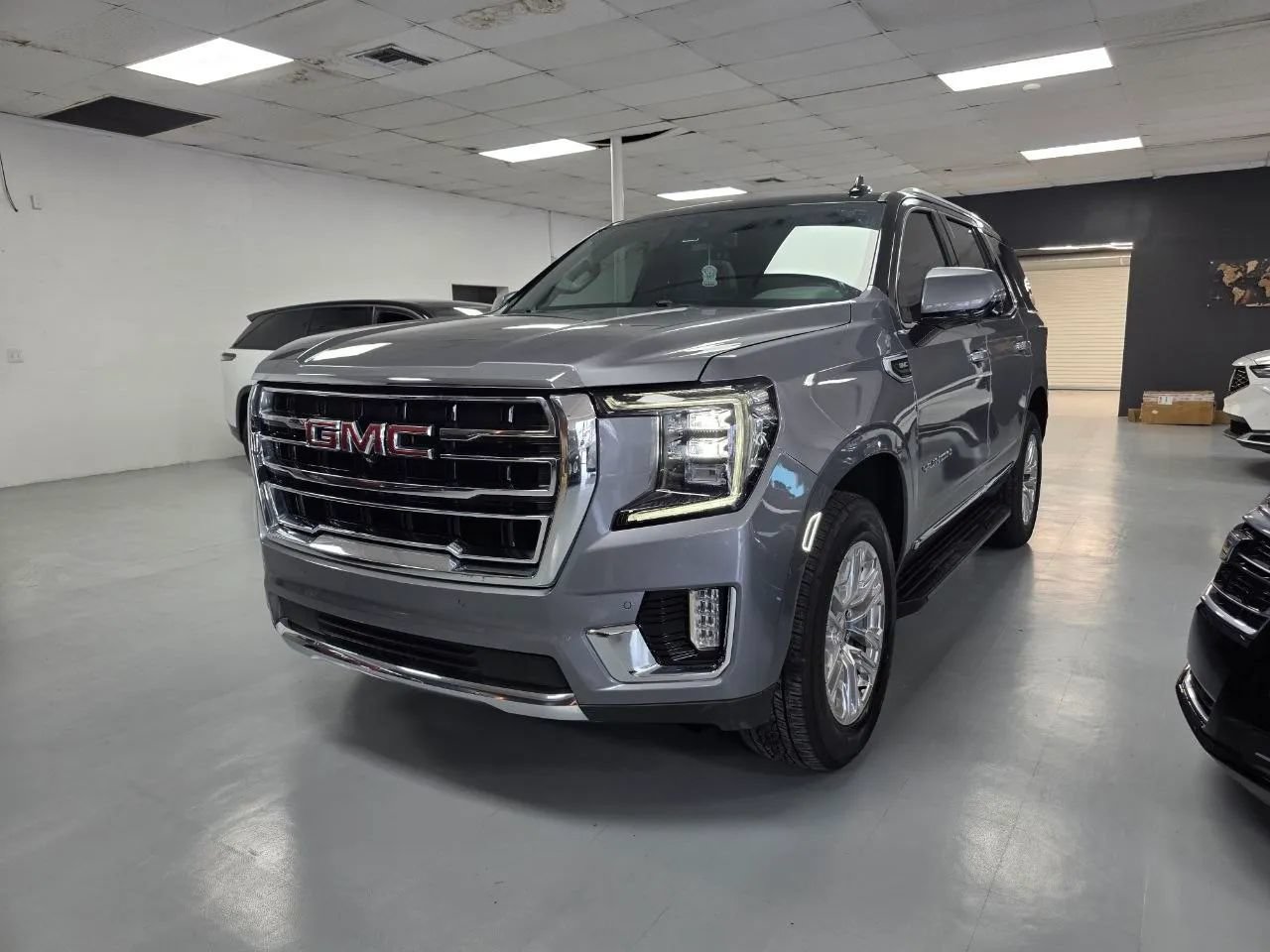 Used 2021 GMC Yukon SLT w/ SLT Premium Package RWD image 1