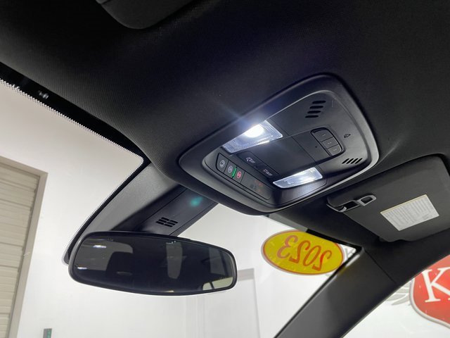 Used 2023 Chevrolet Traverse LT image 18