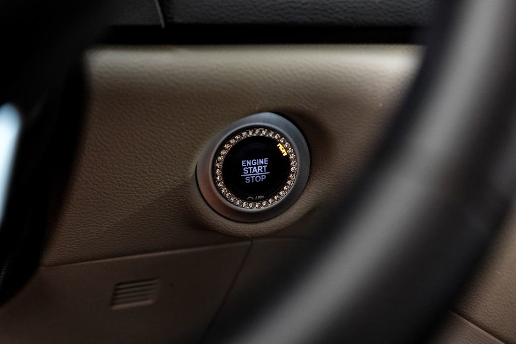 Used 2020 Chrysler Voyager Lxi image 17