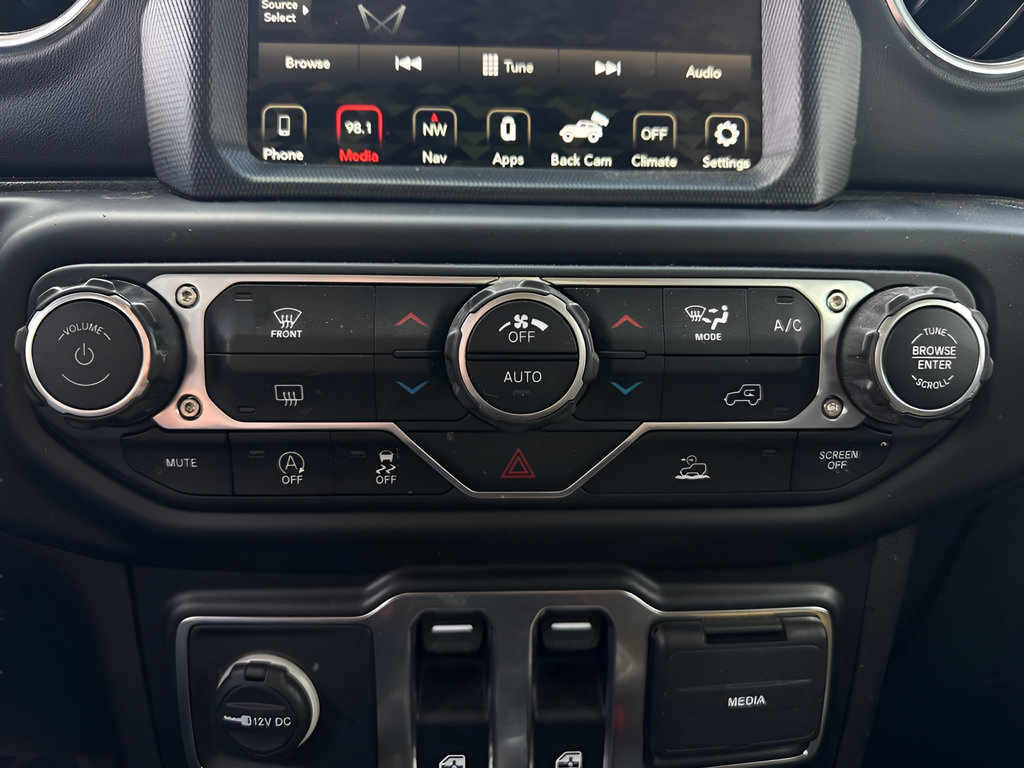 Used 2022 Jeep Wrangler Rubicon AWD/4WD image 25
