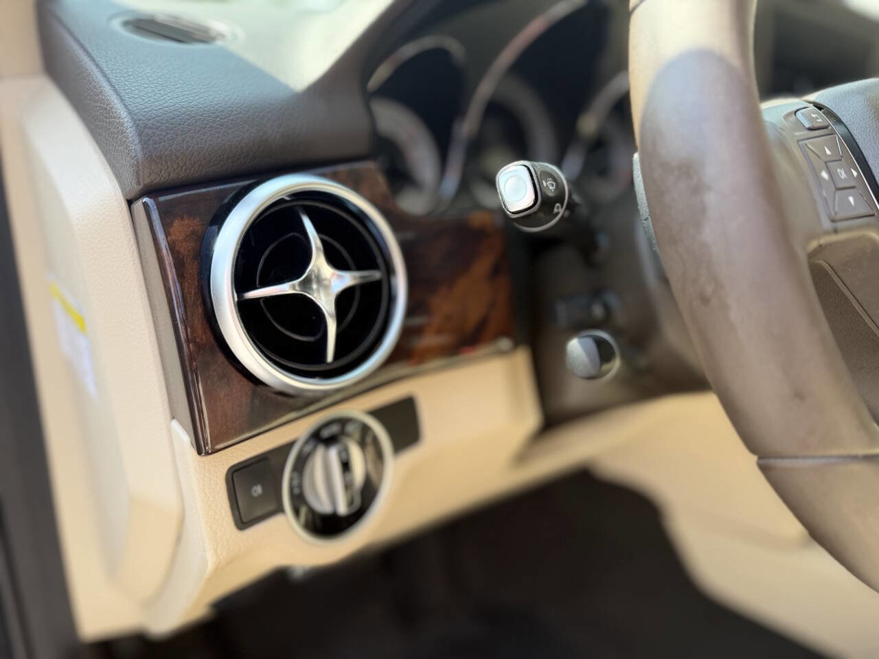 Used 2013 Mercedes-Benz GLK 350 4MATIC image 11