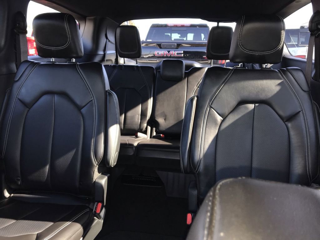 Used 2025 Chrysler Pacifica Select image 21