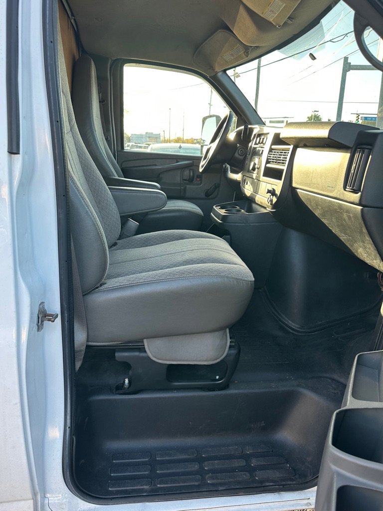 Used 2014 GMC Savana 3500 image 18