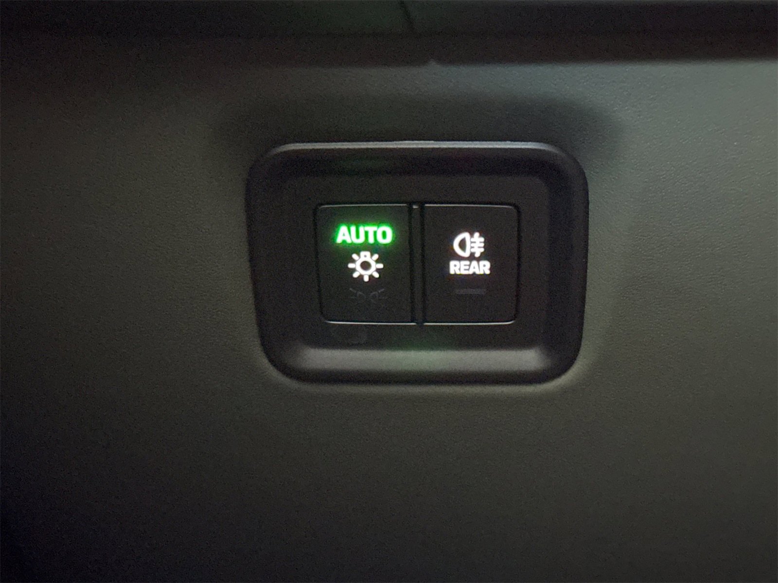 Used 2025 Porsche Cayenne Coupe image 33