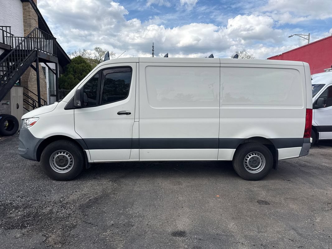 Used 2021 Mercedes-Benz Sprinter 1500 w/ Premium Package image 4