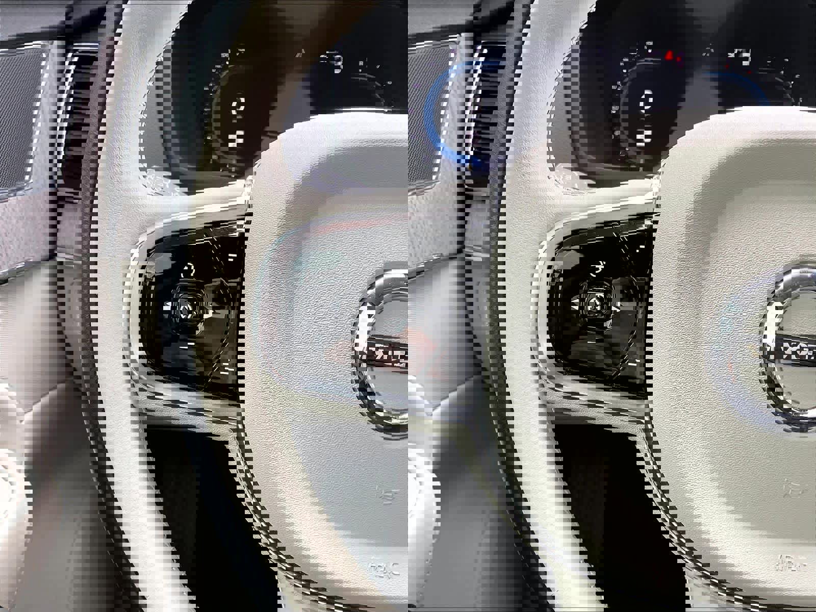 Used 2023 Volvo XC90 B6 Plus w/ Protection Package Premier image 21