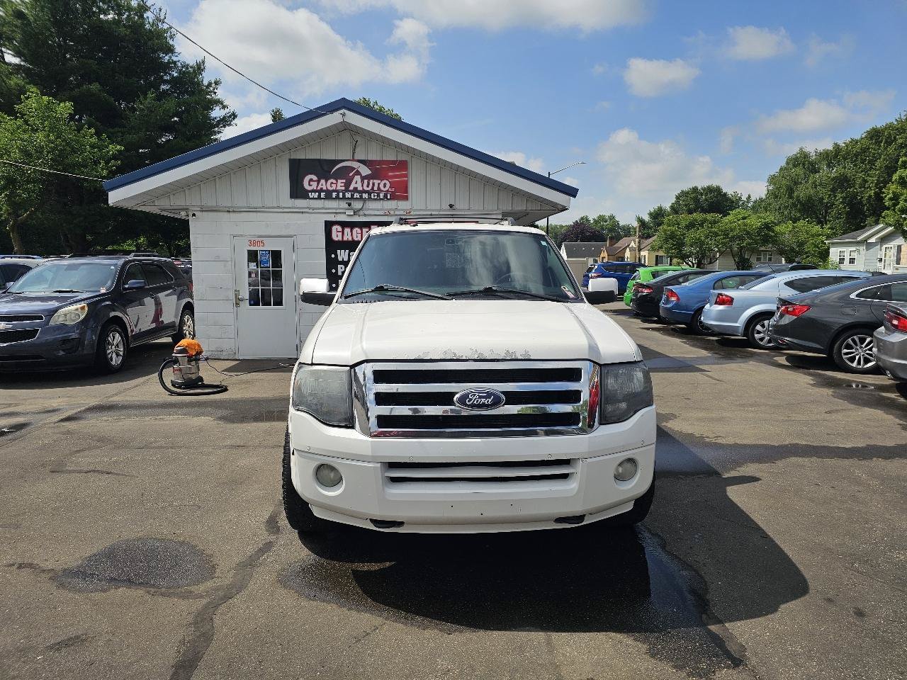 Used 2013 Ford Expedition Limited AWD/4WD image 2