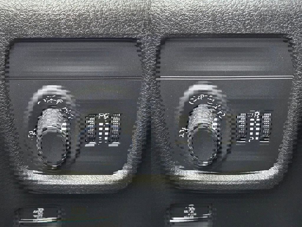 New 2025 Jeep Grand Cherokee Laredo X w/ Luxury Tech Group I image 23