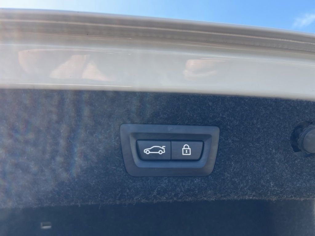 Used 2019 BMW 530i xDrive w/ M Sport Package image 23