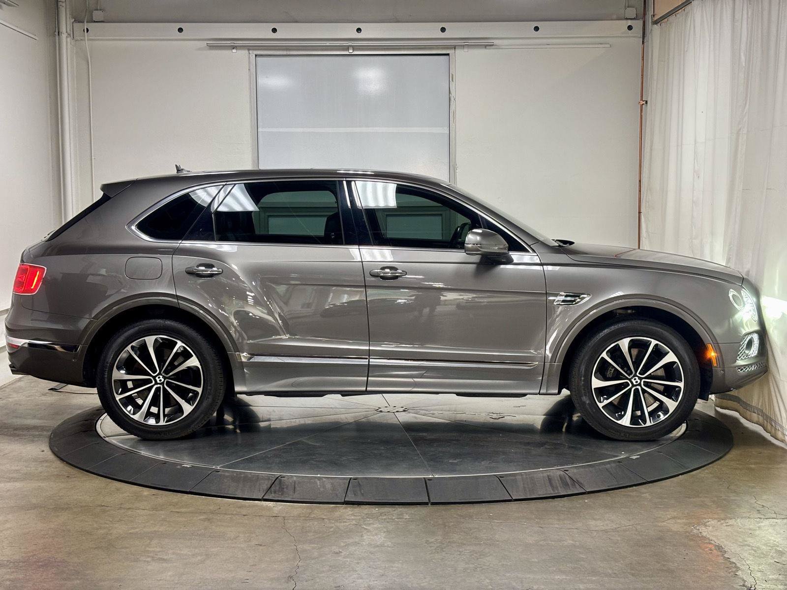 Used 2018 Bentley Bentayga AWD/4WD image 10