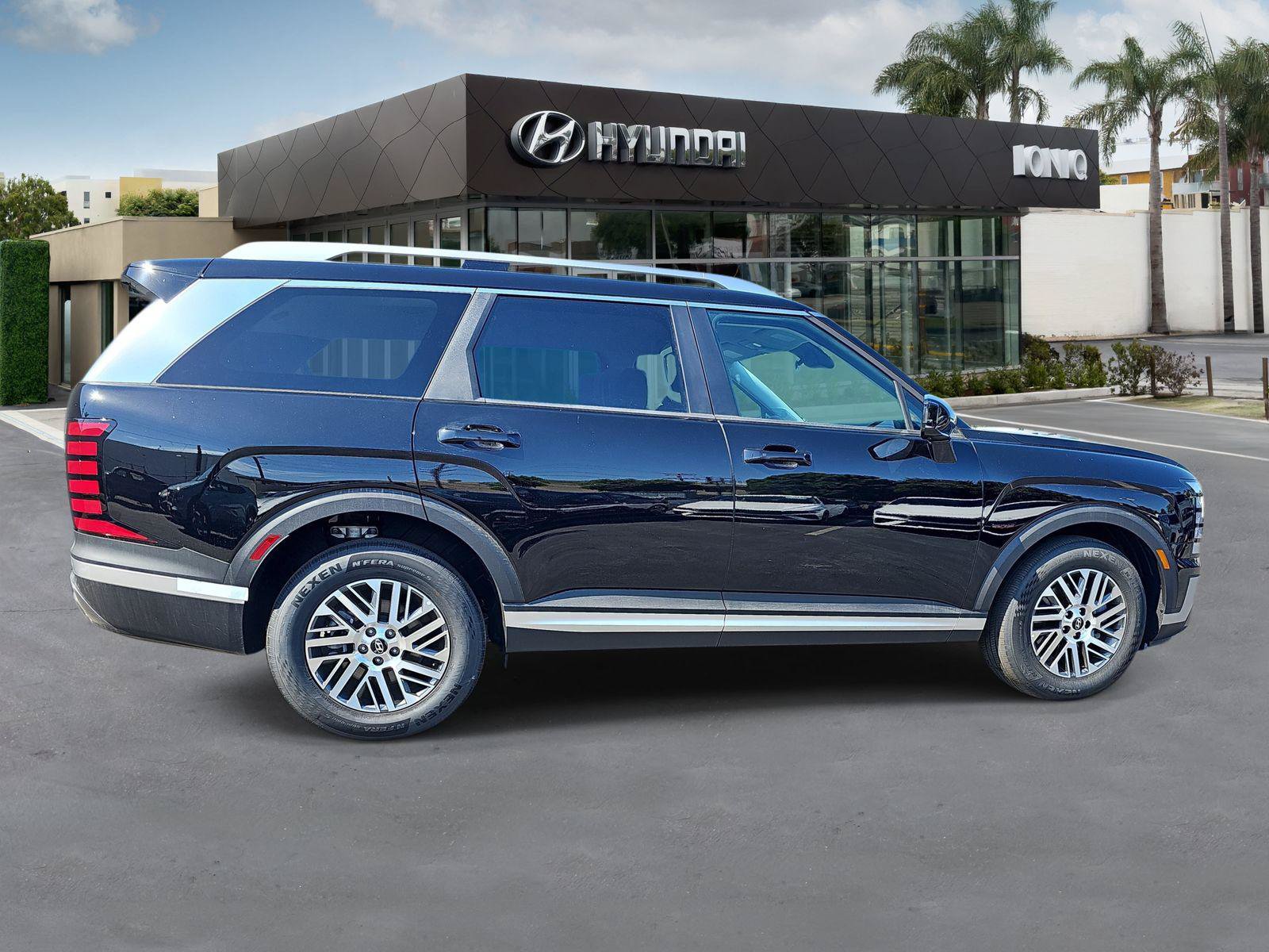 New 2026 Hyundai Palisade SEL FWD image 2