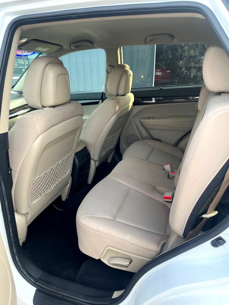 Used 2014 Kia Sorento LX image 14