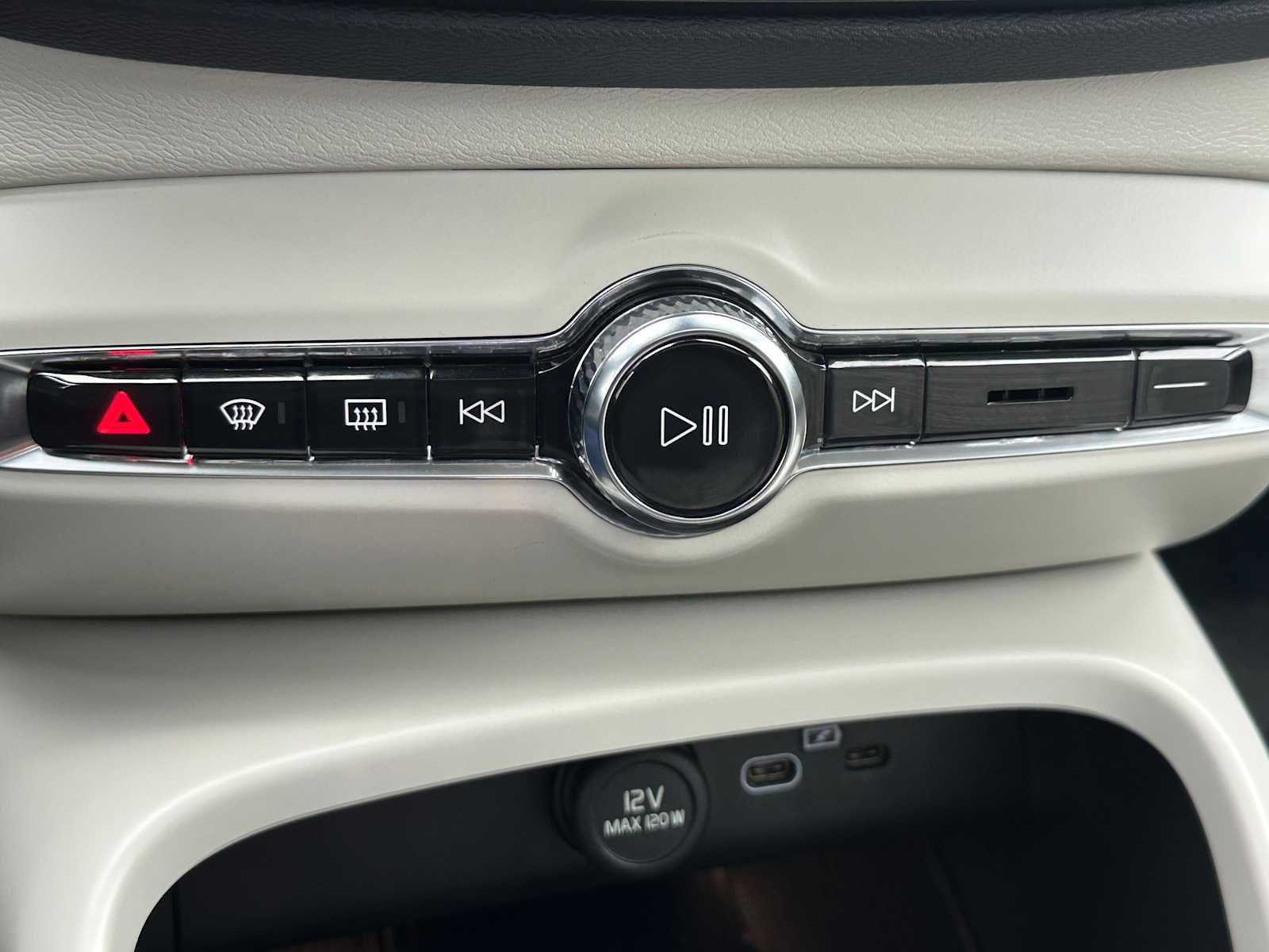 New 2026 Volvo XC40 B5 Ultra w/ Climate Package image 29