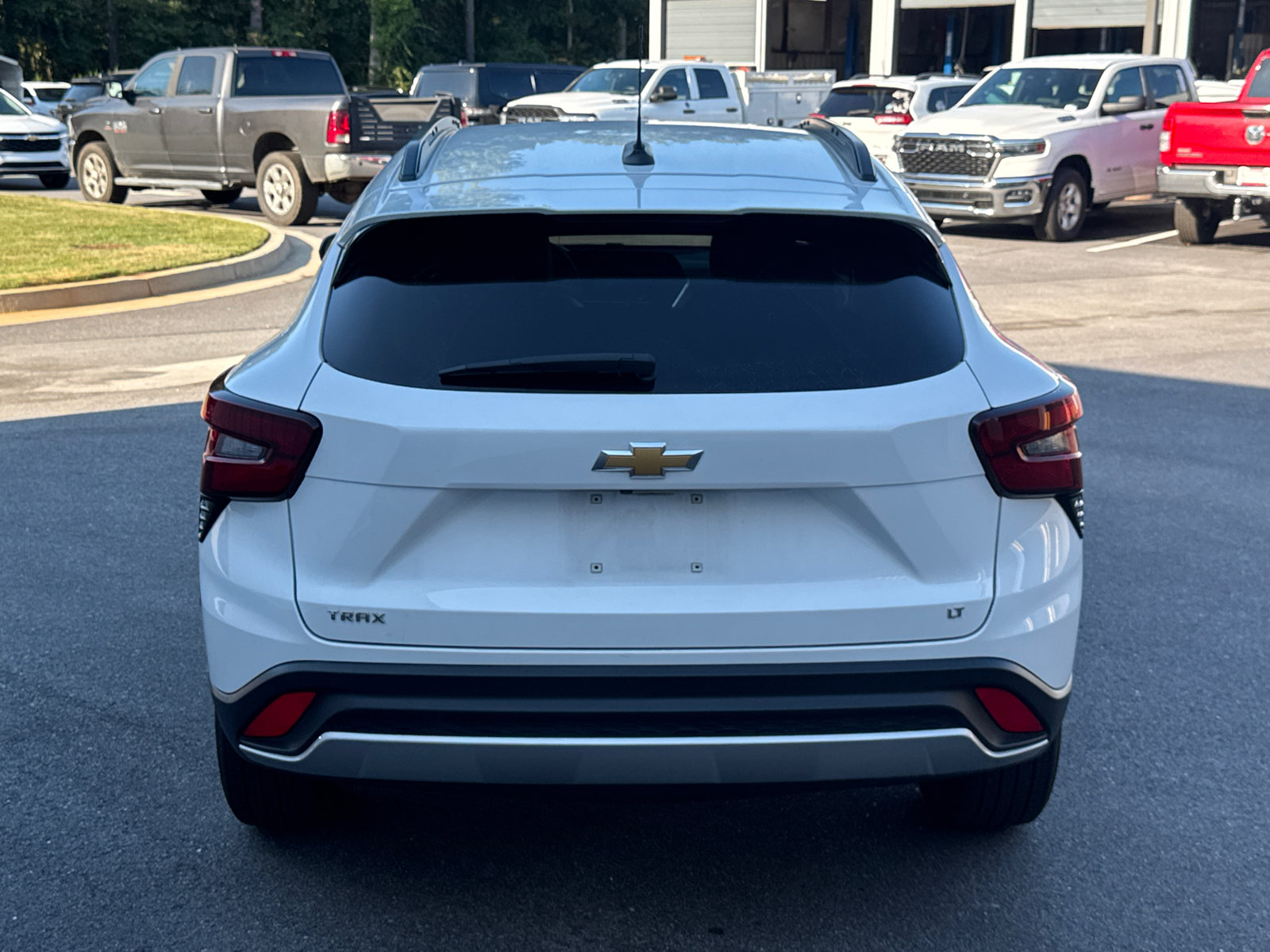 Used 2025 Chevrolet Trax LT FWD image 6