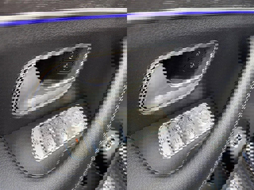 Used 2022 Mercedes-Benz GLE 350 4MATIC w/ Premium Package image 12