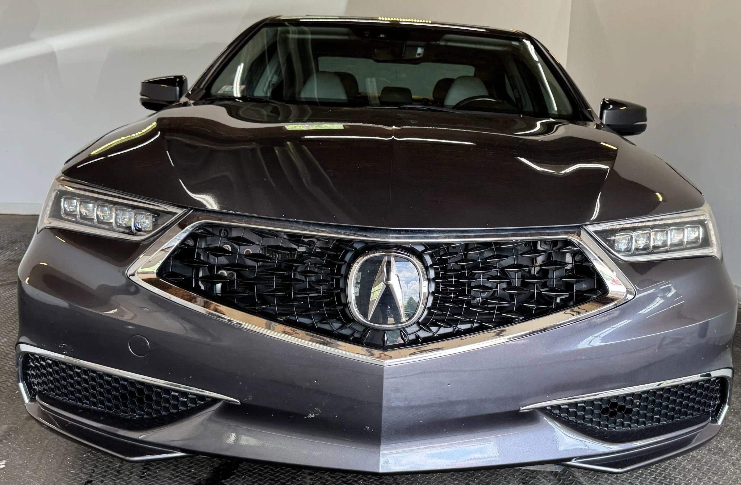 Used 2018 Acura TLX w/ Technology Package image 3