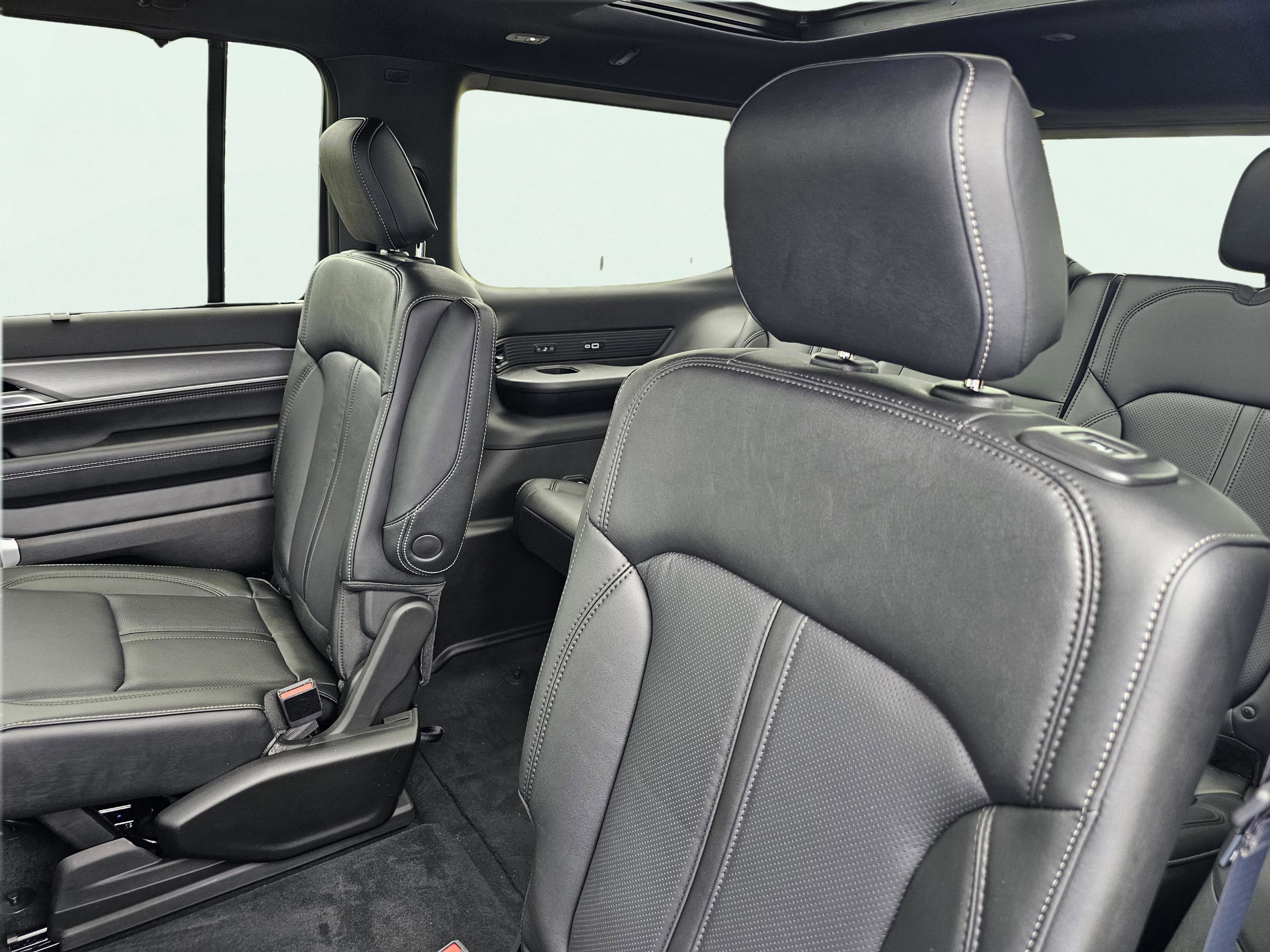 New 2026 Jeep Grand Wagoneer Limited AWD/4WD image 32