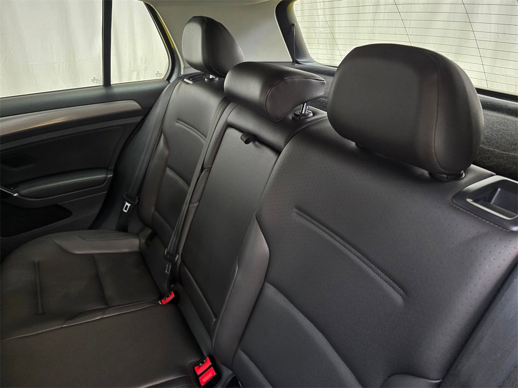 Used 2015 Volkswagen Golf SE image 48