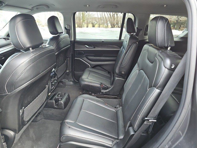 Used 2023 Jeep Grand Cherokee L Limited w/ Luxury Tech Group II image 18