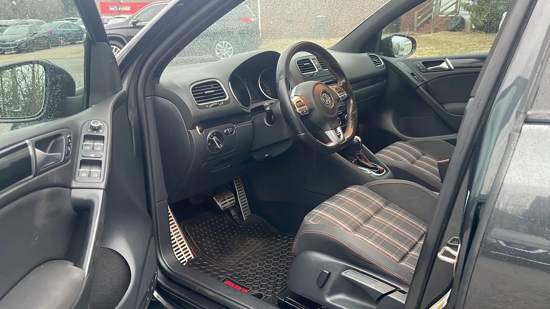 Used 2014 Volkswagen GTI Driver's Edition image 9