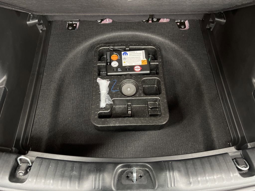 Used 2025 Jeep Compass Latitude image 11