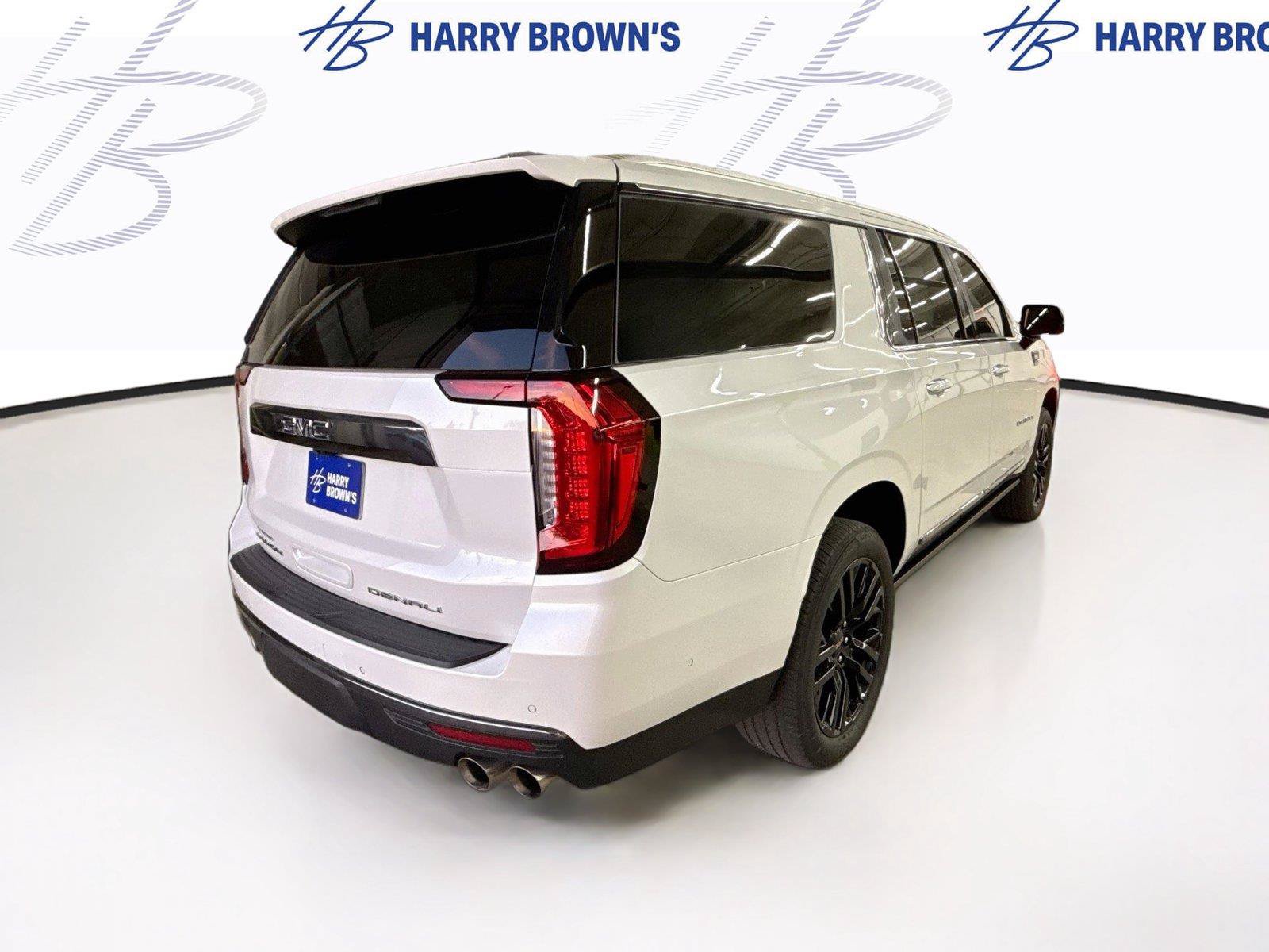 Used 2024 GMC Yukon XL Denali Ultimate AWD/4WD image 10