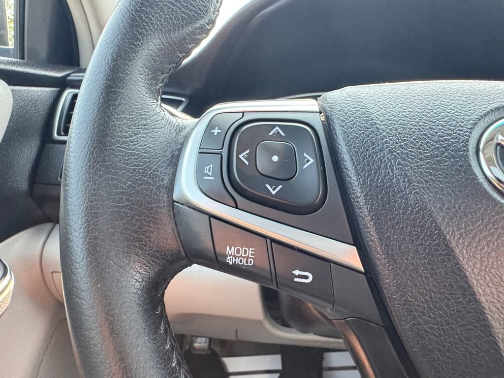 Used 2015 Toyota Camry XLE w/ Moonroof Package FWD image 32