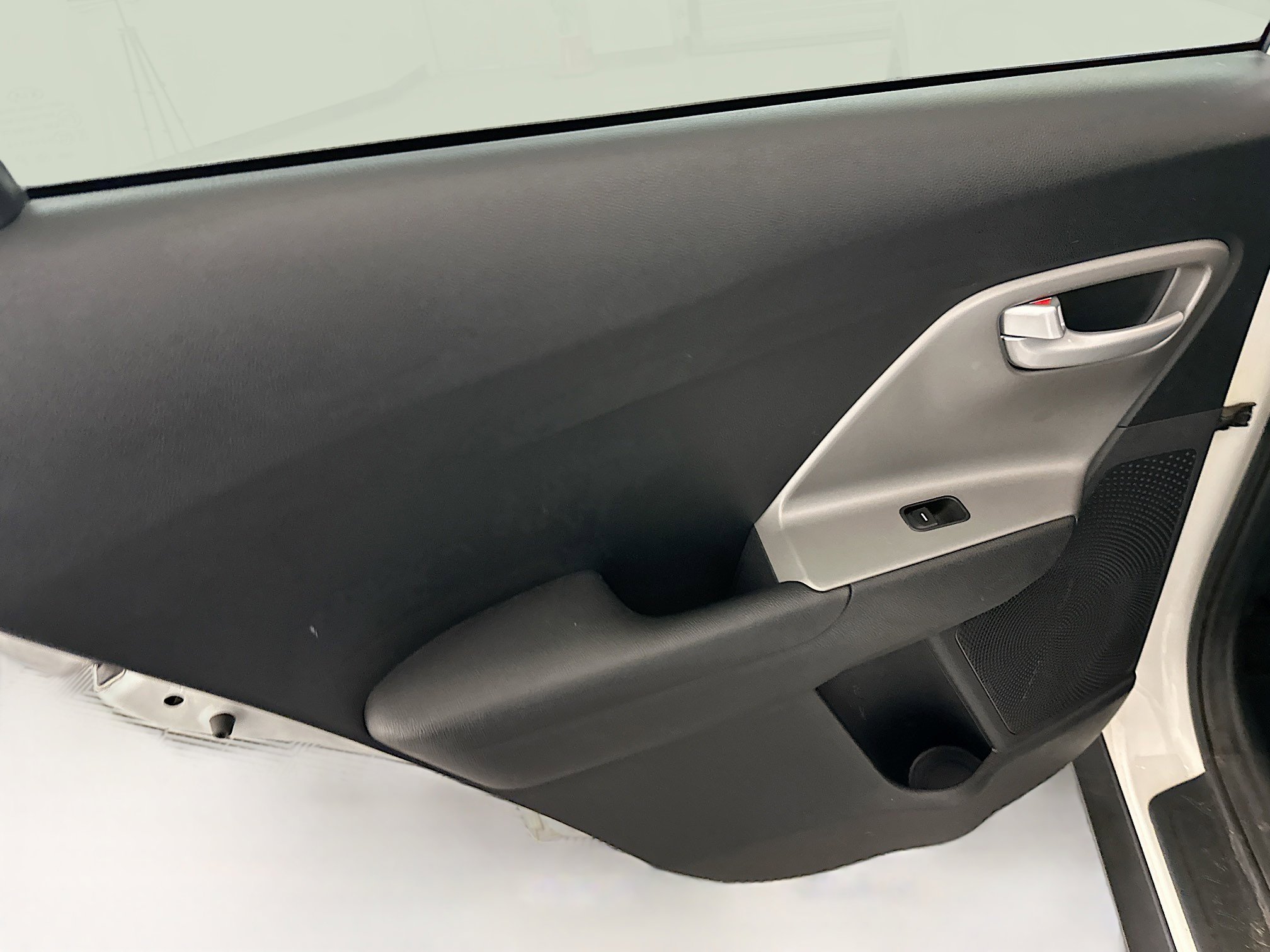 Used 2018 Kia Niro LX image 26