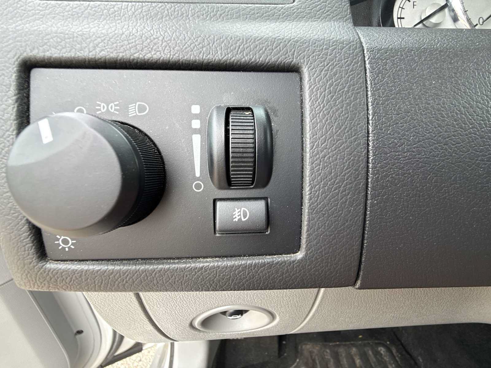 Used 2006 Chrysler 300 C w/ Sound Group II AWD/4WD image 17