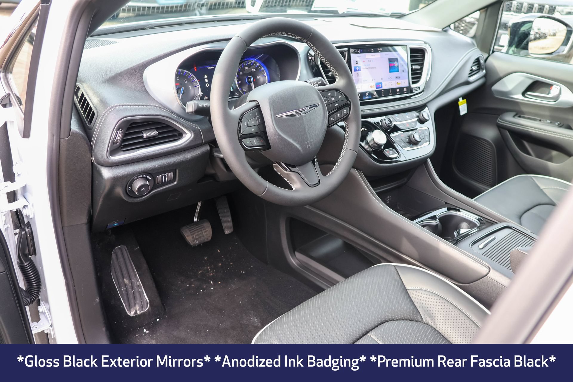 New 2026 Chrysler Pacifica Limited w/ S Appearance Package AWD/4WD image 4