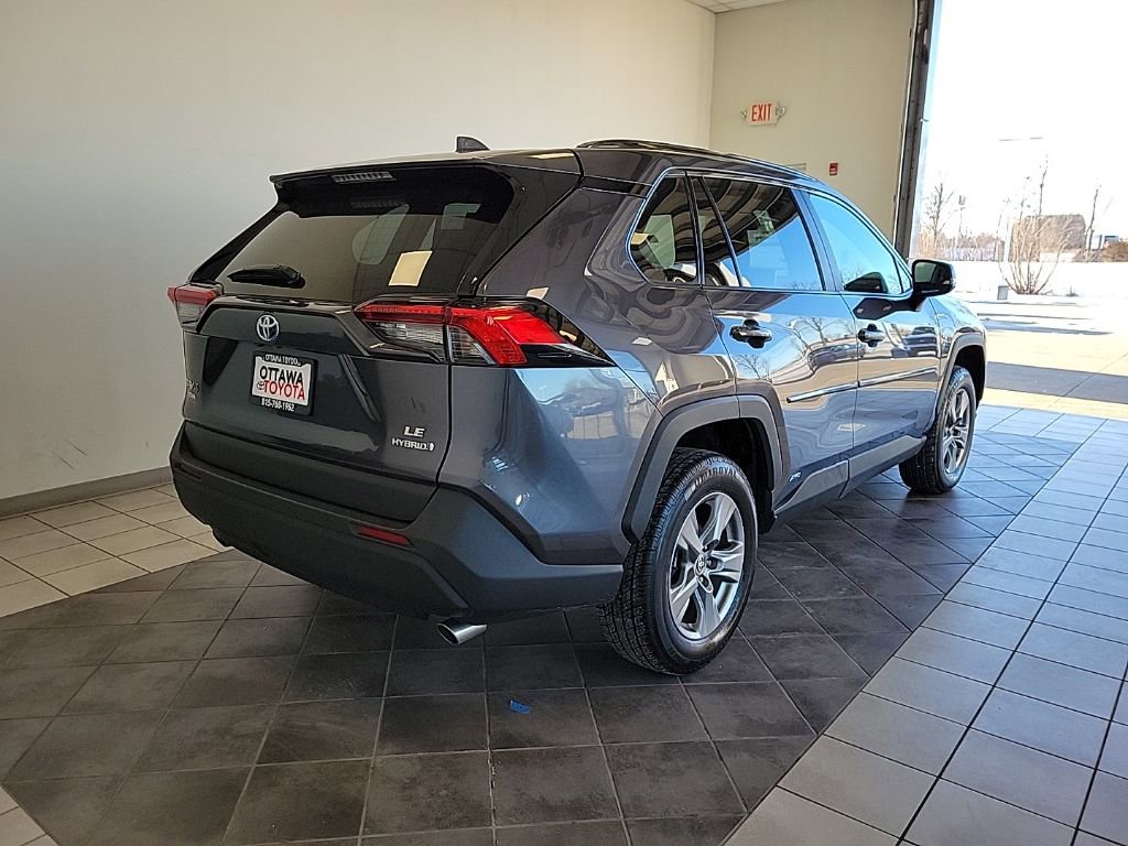 Used 2024 Toyota RAV4 LE AWD/4WD image 5