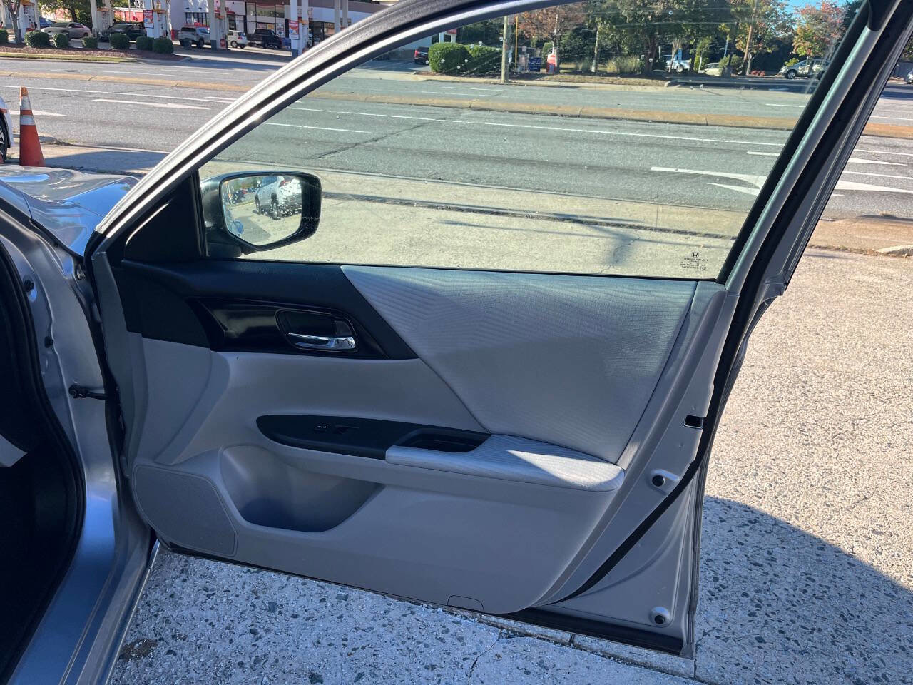 Used 2016 Honda Accord LX image 16