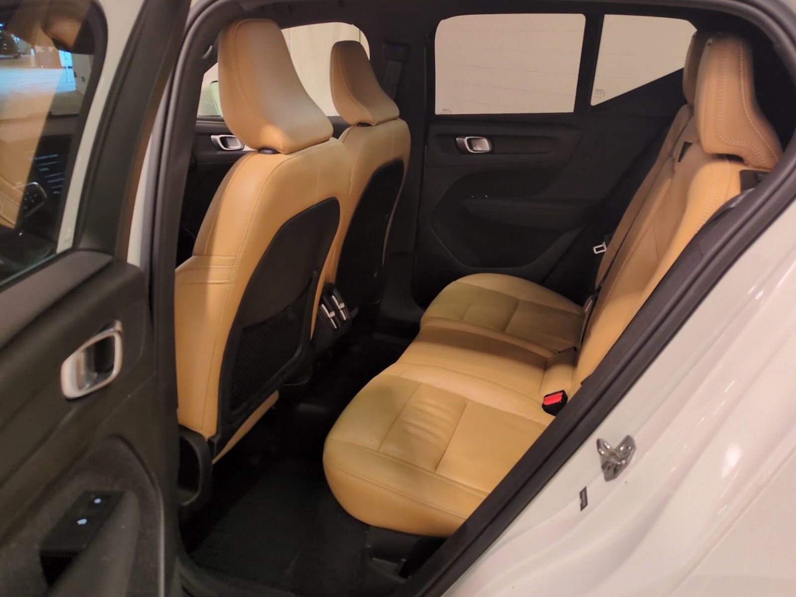 Used 2019 Volvo XC40 T5 Momentum image 14