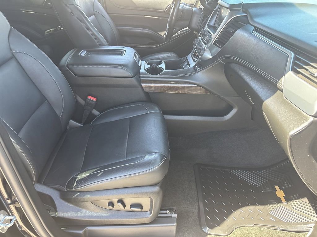 Used 2018 Chevrolet Suburban LT w/ LT Signature Package AWD/4WD image 11