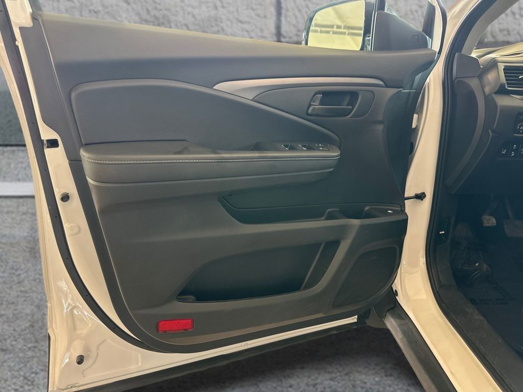 Used 2025 Honda Ridgeline Sport image 7