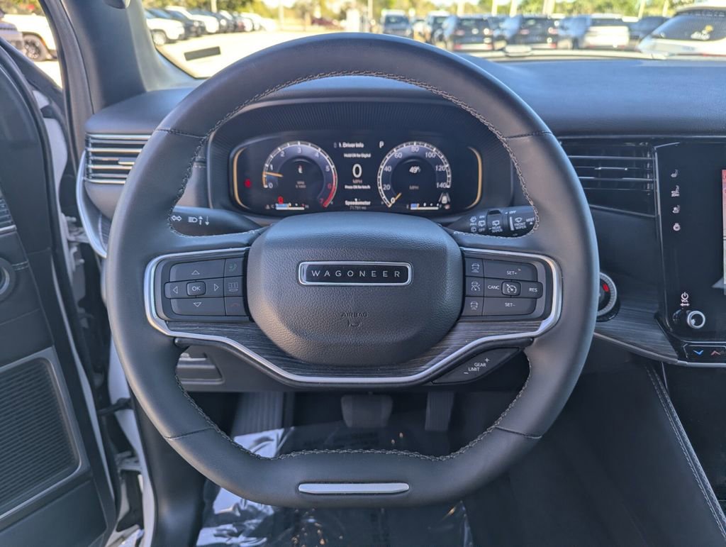 Used 2023 Jeep Wagoneer L Series II image 28