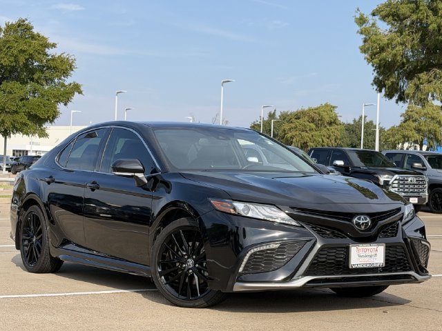 Used 2024 Toyota Camry XSE FWD image 2
