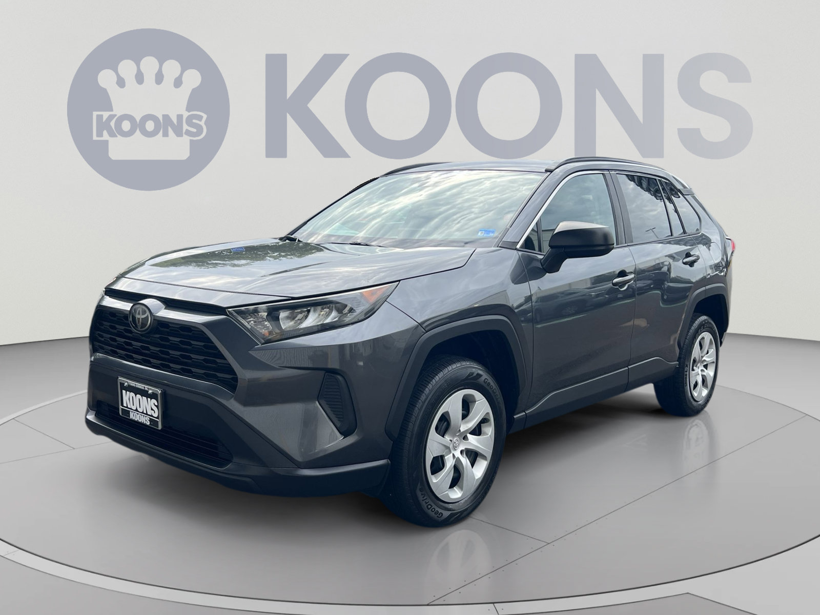 Used 2019 Toyota RAV4 LE AWD/4WD image 1