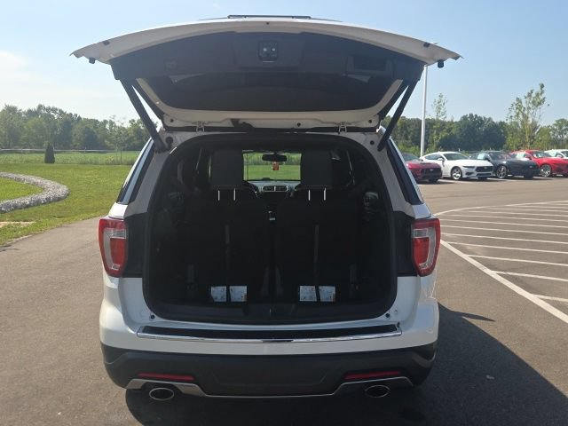 Used 2018 Ford Explorer XLT w/ Equipment Group 202A AWD/4WD image 10