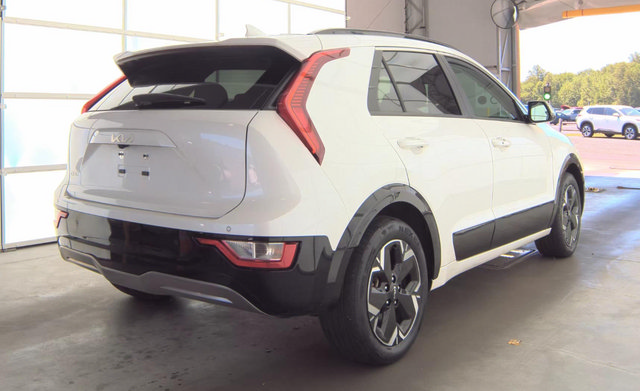 Used 2023 Kia Niro Wind w/ Wind Preserve Package FWD image 3