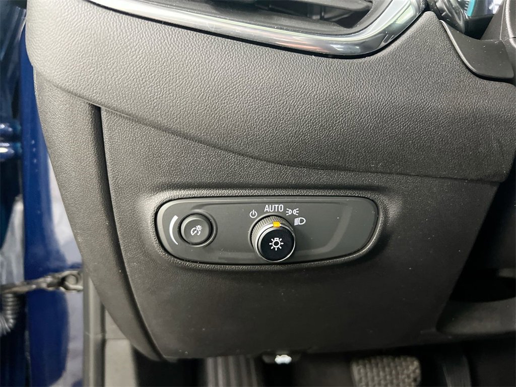 Used 2022 Chevrolet Equinox LS image 17