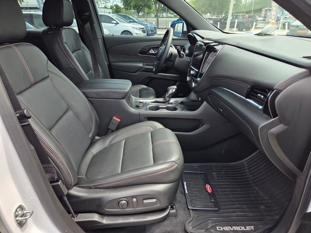 Used 2023 Chevrolet Traverse RS FWD image 17